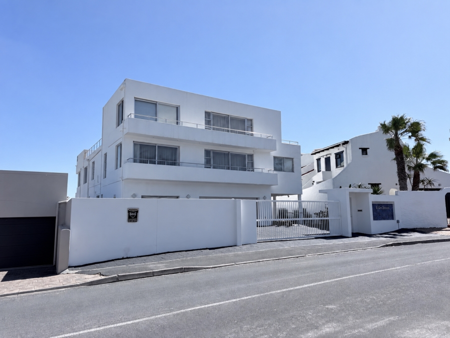 7 Bedroom Property for Sale in Bloubergstrand Western Cape